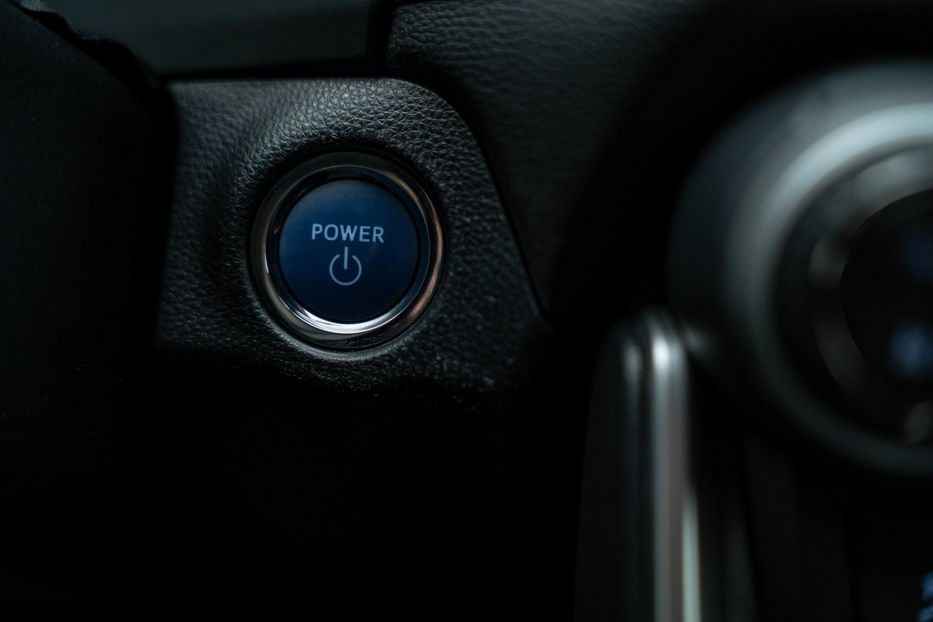 Продам Toyota Rav 4 Hybrid 2019 года в Черновцах