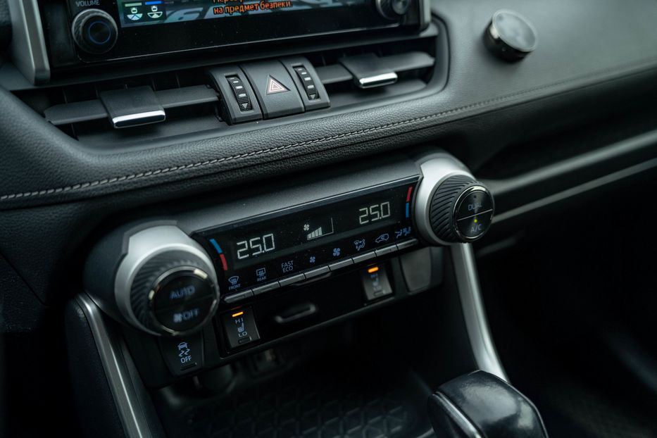 Продам Toyota Rav 4 Hybrid 2019 года в Черновцах