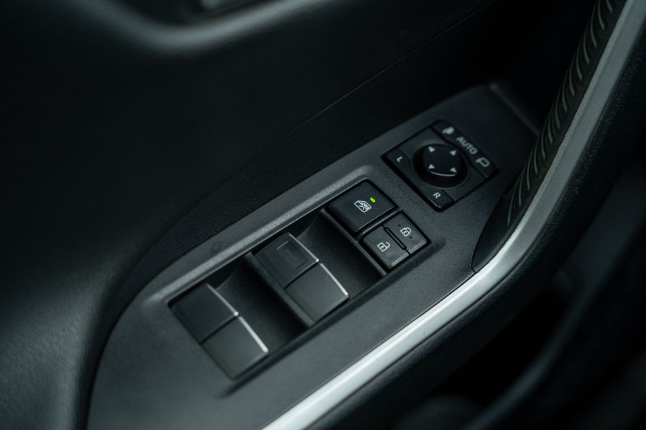 Продам Toyota Rav 4 Hybrid 2019 года в Черновцах