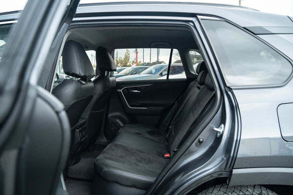 Продам Toyota Rav 4 Hybrid 2019 года в Черновцах