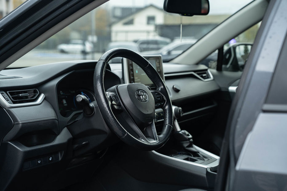 Продам Toyota Rav 4 Hybrid 2019 года в Черновцах