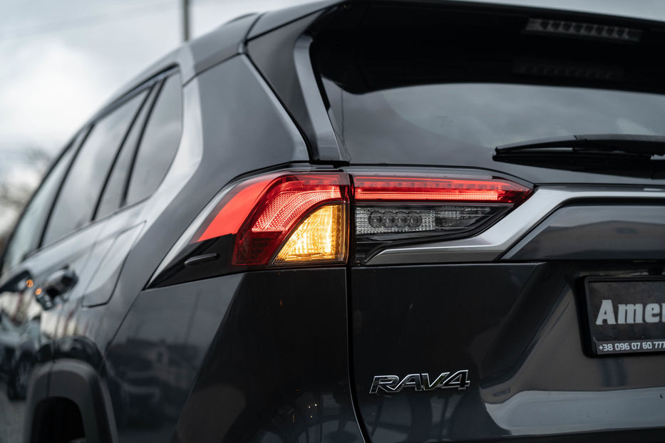 Продам Toyota Rav 4 Hybrid 2019 года в Черновцах