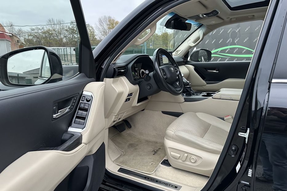 Продам Toyota Land Cruiser 300 Premium 70Anniversary 2021 года в Киеве