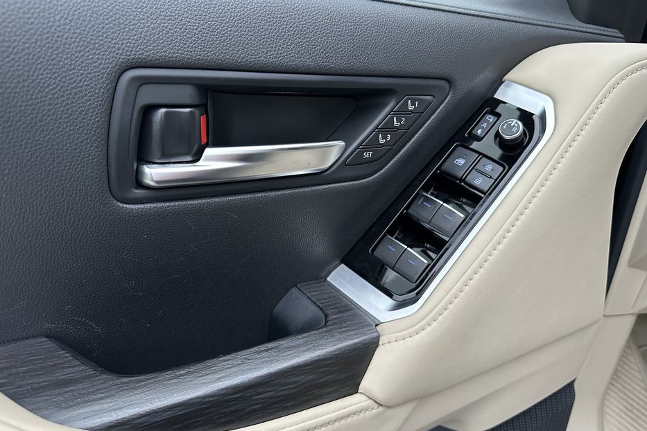 Продам Toyota Land Cruiser 300 Premium 70Anniversary 2021 года в Киеве