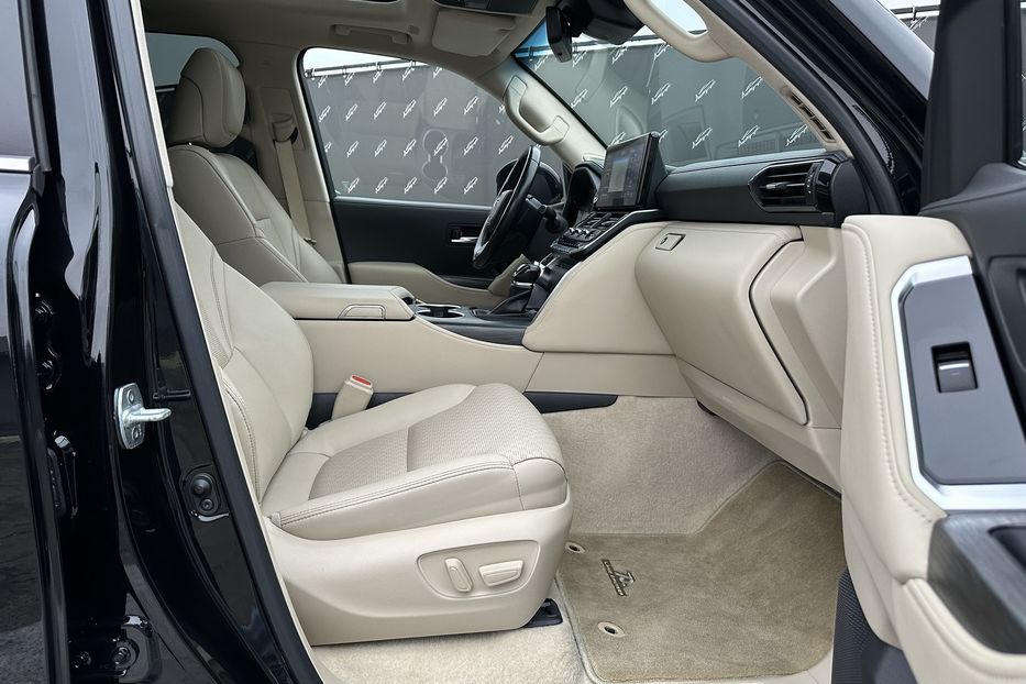 Продам Toyota Land Cruiser 300 Premium 70Anniversary 2021 года в Киеве
