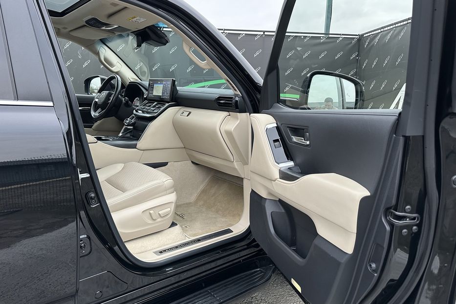 Продам Toyota Land Cruiser 300 Premium 70Anniversary 2021 года в Киеве