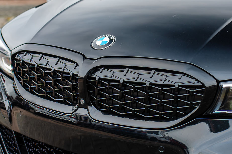 Продам BMW 330 Xdrive 2019 года в Киеве