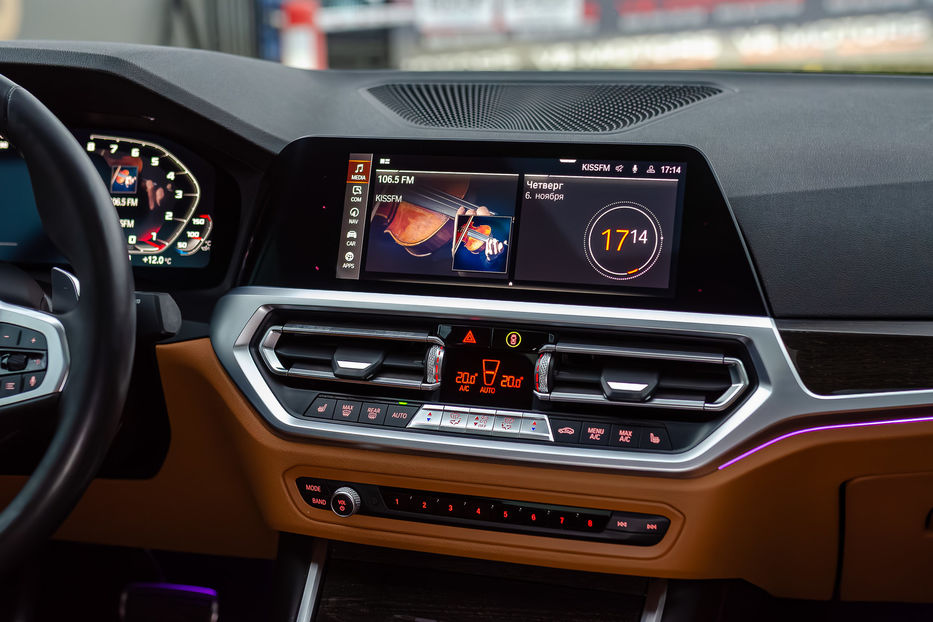 Продам BMW 330 Xdrive 2019 года в Киеве