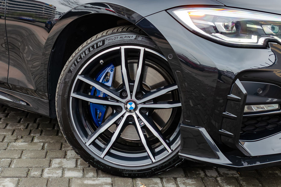 Продам BMW 330 Xdrive 2019 года в Киеве