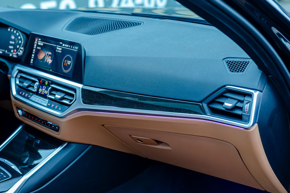 Продам BMW 330 Xdrive 2019 года в Киеве