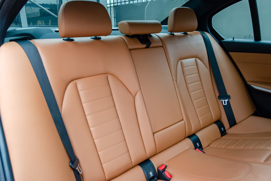 Продам BMW 330 Xdrive 2019 года в Киеве