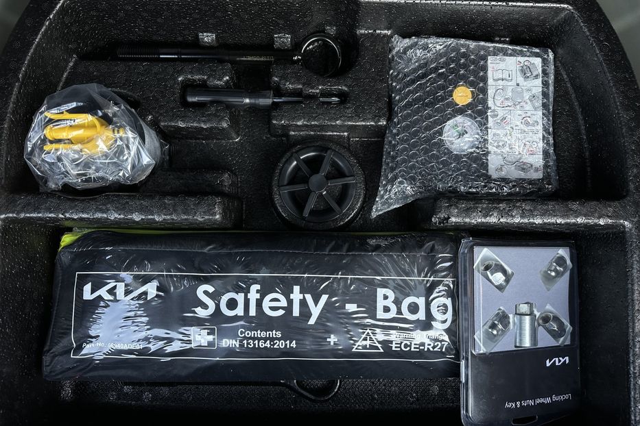 Продам Kia Niro 64 кВт Макс. комплектація 2022 года в Львове