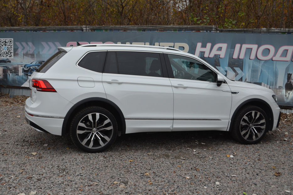 Продам Volkswagen Tiguan  R-Line 2018 года в Киеве