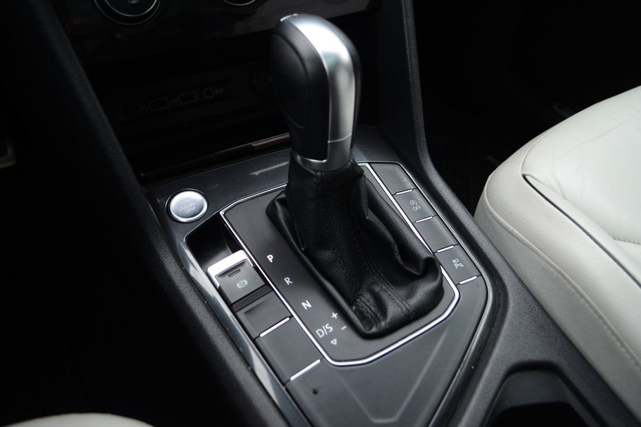 Продам Volkswagen Tiguan  R-Line 2018 года в Киеве