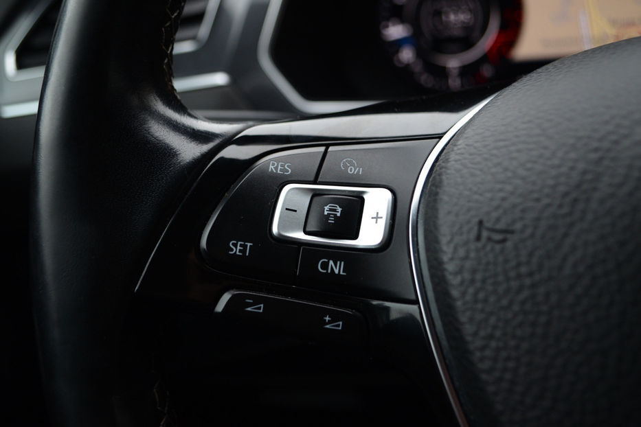 Продам Volkswagen Tiguan  R-Line 2018 года в Киеве