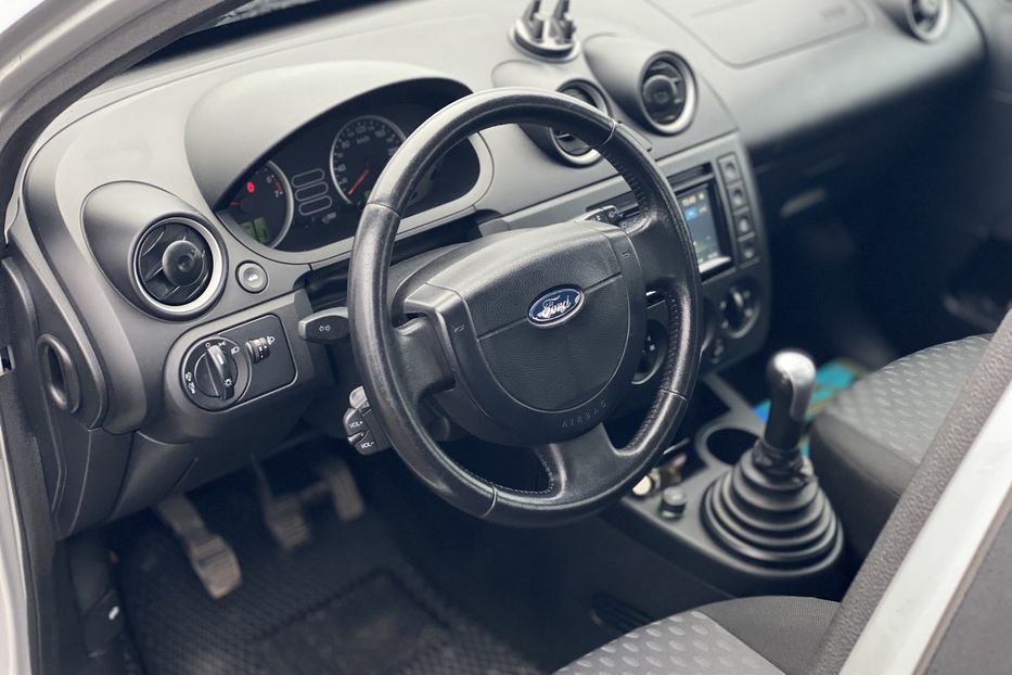 Продам Ford Fiesta 2004 года в Луцке