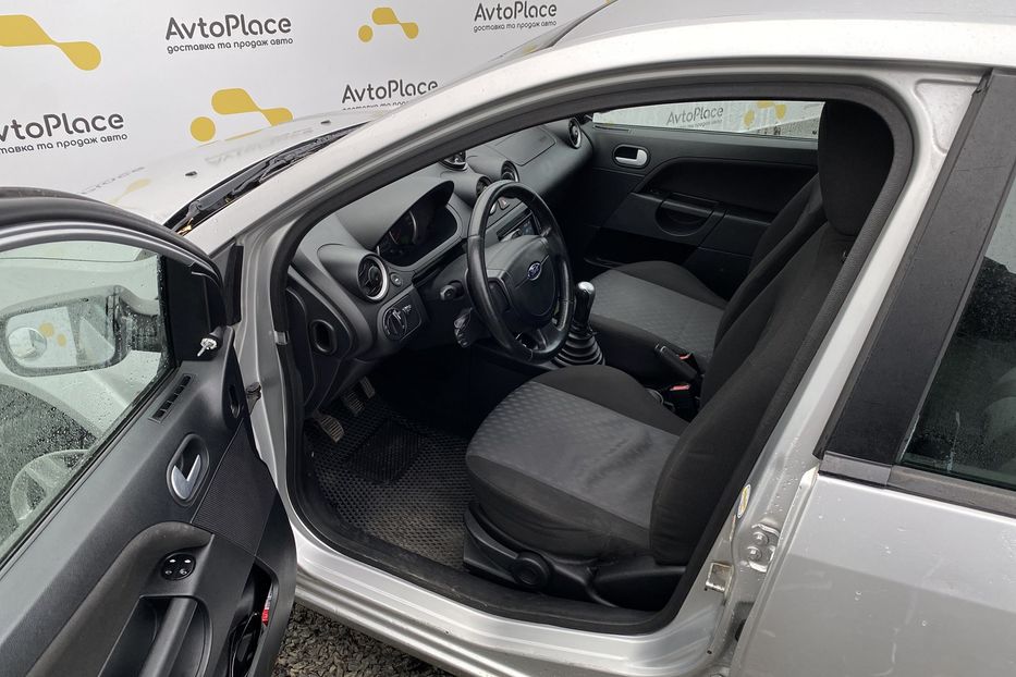 Продам Ford Fiesta 2004 года в Луцке