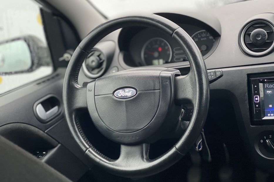 Продам Ford Fiesta 2004 года в Луцке