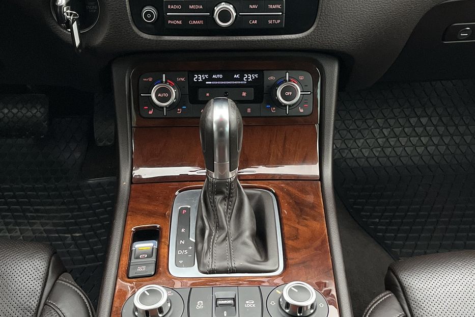 Продам Volkswagen Touareg Oficial  2014 года в Николаеве