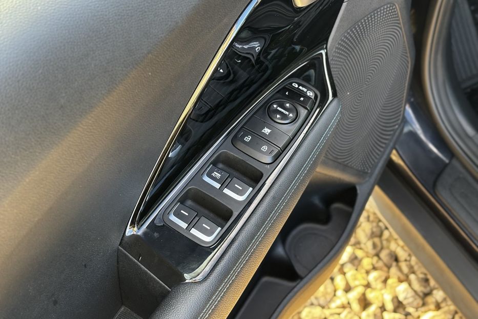 Продам Kia Niro 64 KW авто у Львові  2020 года в Львове