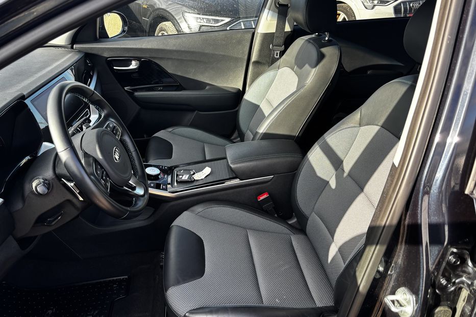 Продам Kia Niro 64 KW авто у Львові  2020 года в Львове