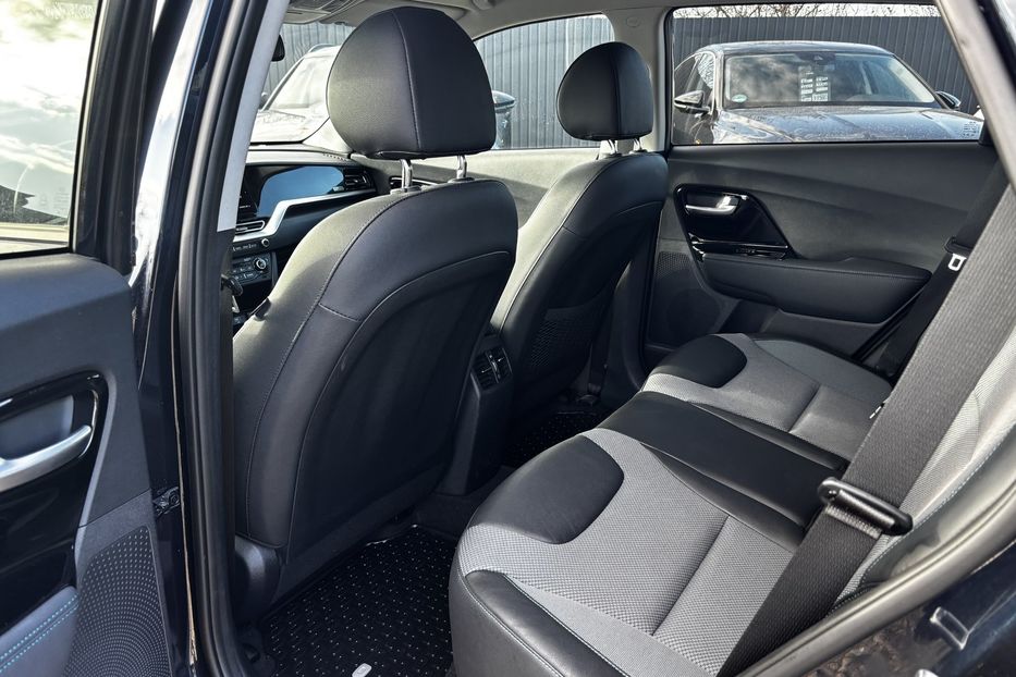 Продам Kia Niro 64 KW авто у Львові  2020 года в Львове