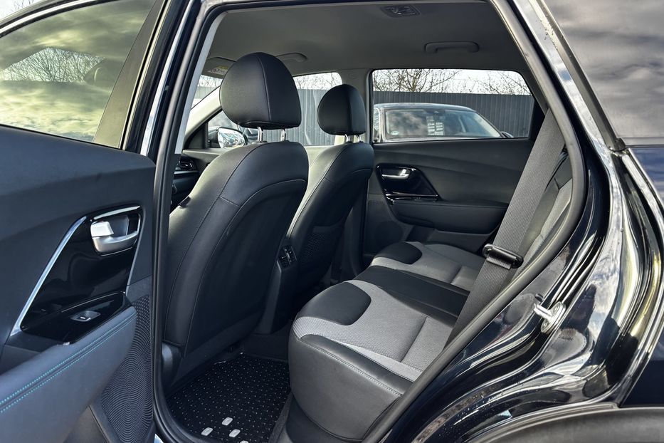 Продам Kia Niro 64 KW авто у Львові  2020 года в Львове