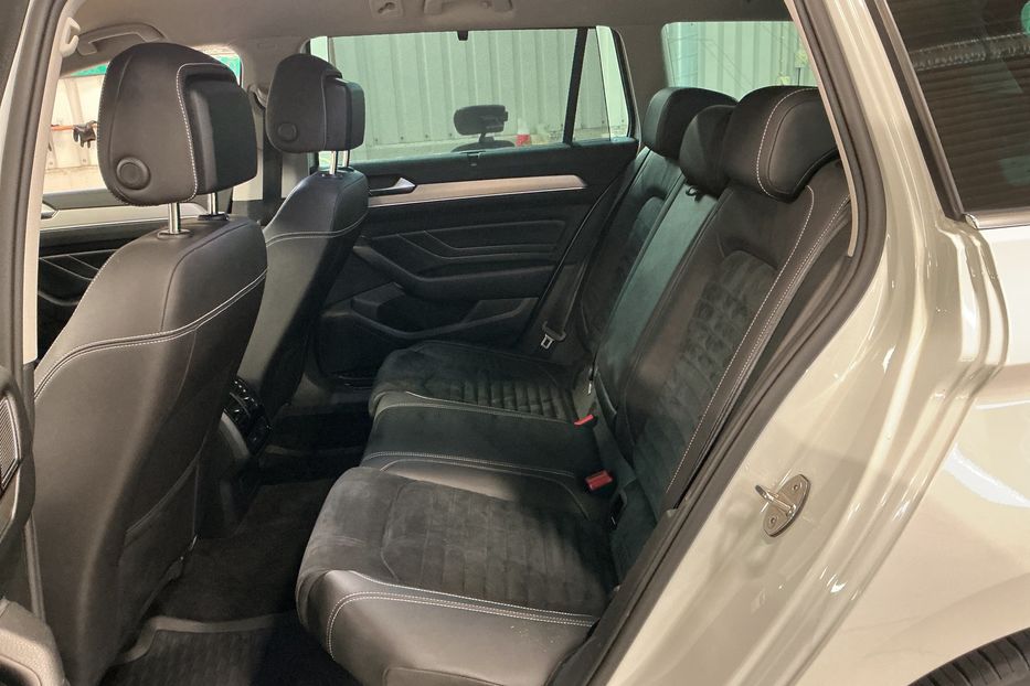 Продам Volkswagen Passat B8 R-Line 4x4190k v5670 2020 года в Луцке