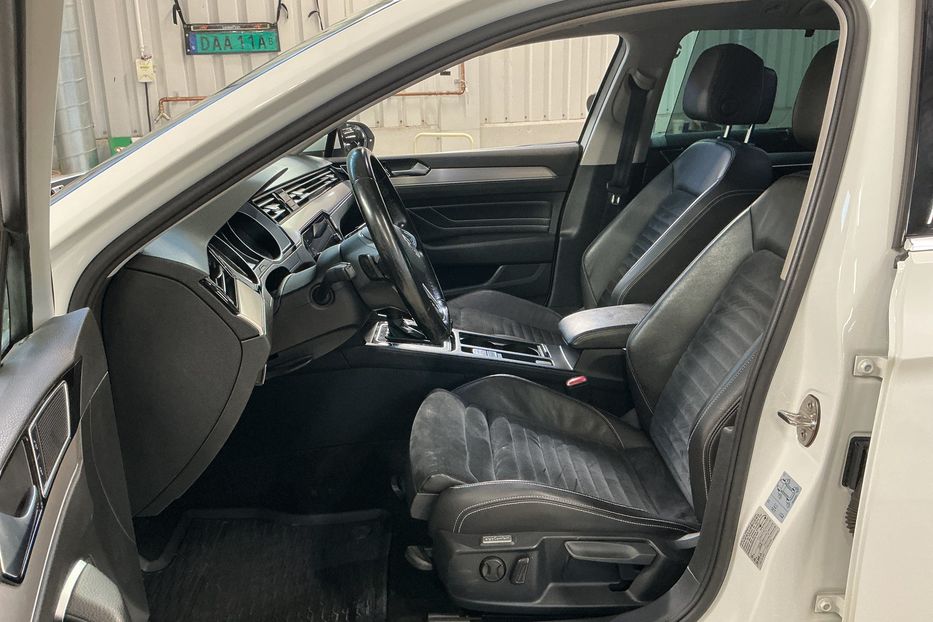 Продам Volkswagen Passat B8 R-Line 4x4190k v5670 2020 года в Луцке