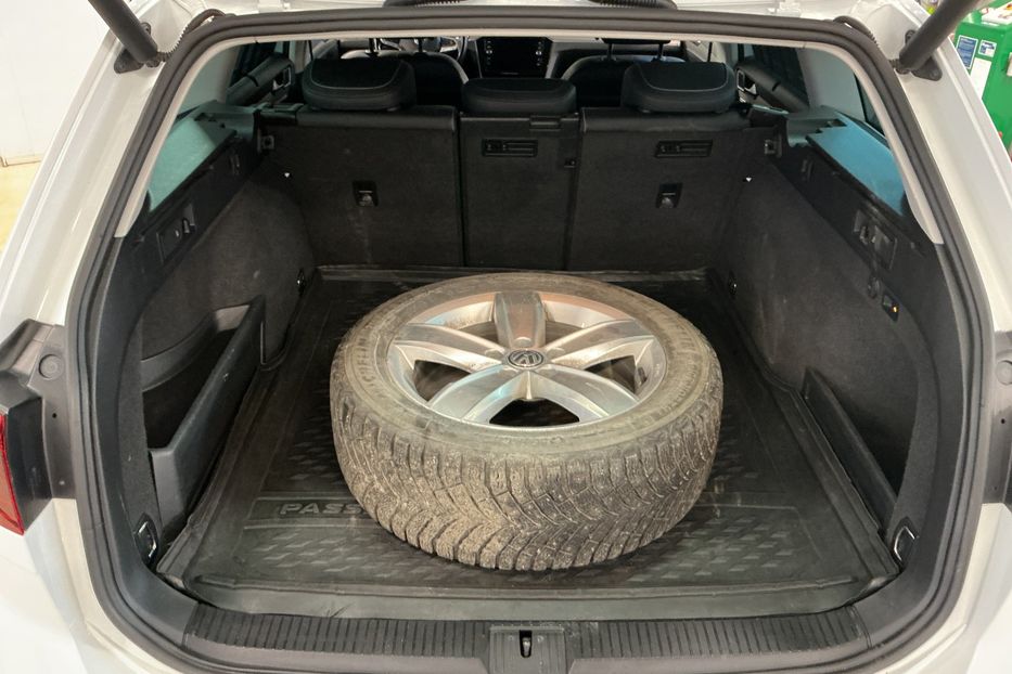 Продам Volkswagen Passat B8 R-Line 4x4190k v5670 2020 года в Луцке