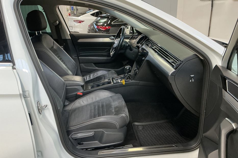 Продам Volkswagen Passat B8 R-Line 4x4190k v5670 2020 года в Луцке