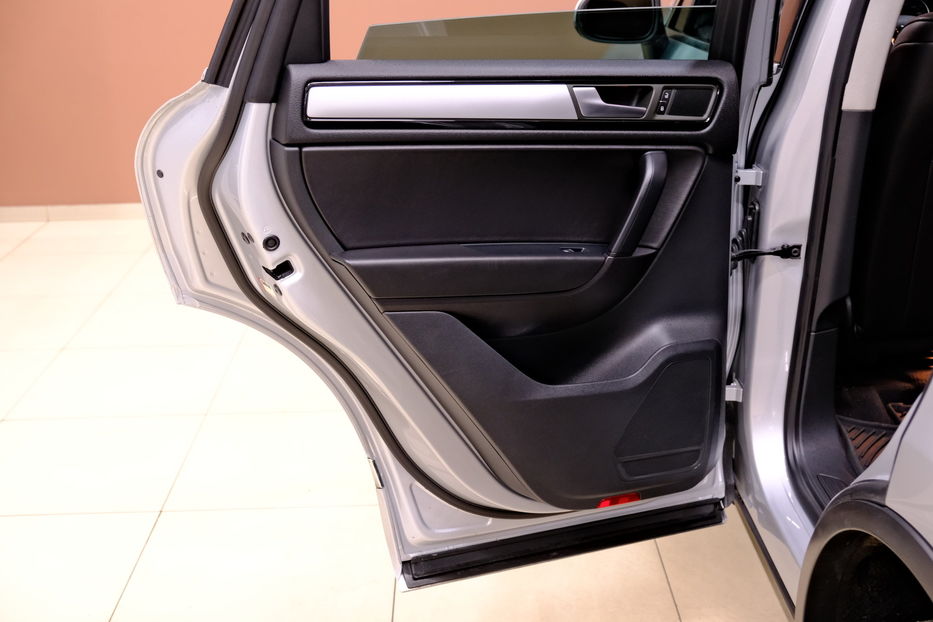 Продам Volkswagen Touareg 2013 года в Одессе