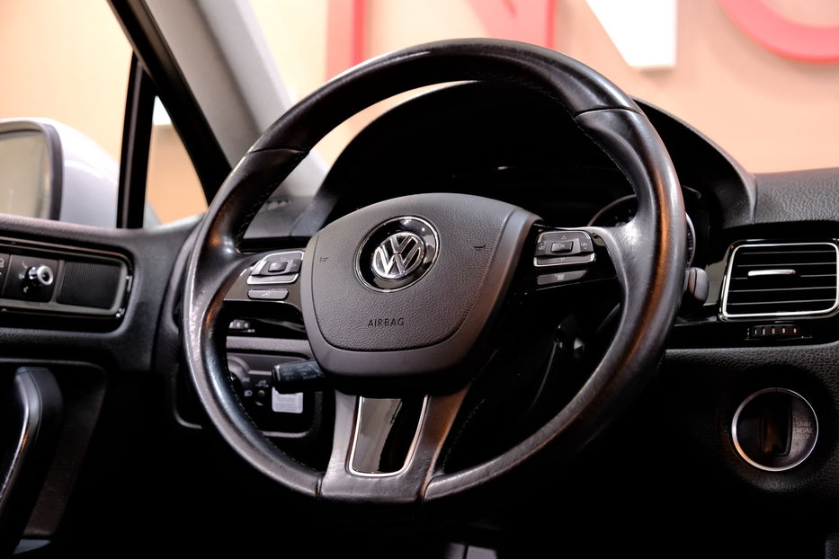 Продам Volkswagen Touareg 2013 года в Одессе
