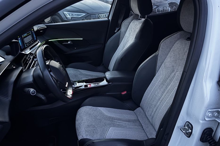 Продам Peugeot 2008 GT EV 50 KW авто у Львові  2020 года в Львове