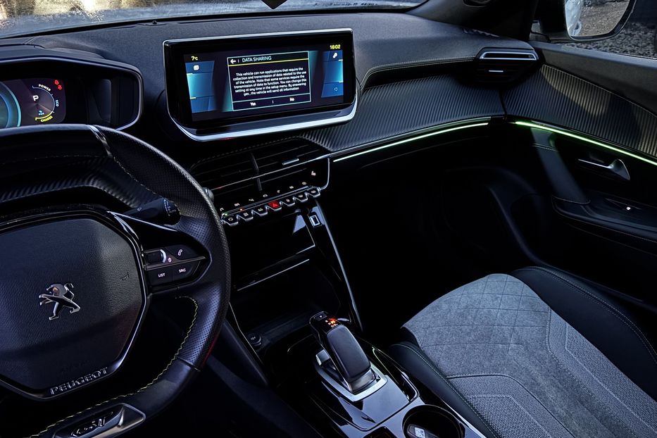 Продам Peugeot 2008 GT EV 50 KW авто у Львові  2020 года в Львове