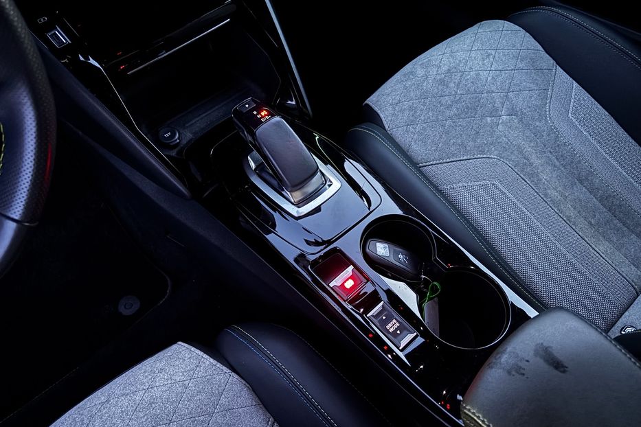 Продам Peugeot 2008 GT EV 50 KW авто у Львові  2020 года в Львове