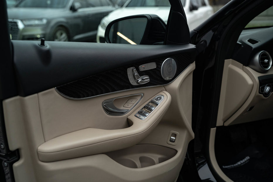 Продам Mercedes-Benz GLC-Class 300 4Matic 2018 года в Черновцах