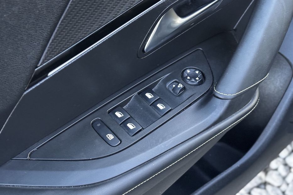 Продам Peugeot 2008 GT EV 50 KW авто у Львові  2021 года в Львове