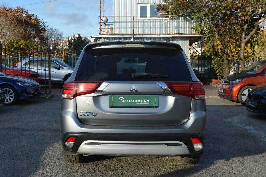 Продам Mitsubishi Outlander 7 місць 2017 года в Одессе