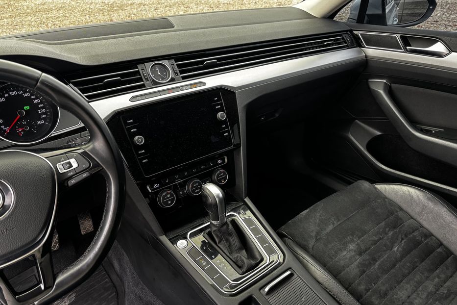 Продам Volkswagen Passat B8 2018 года в Львове