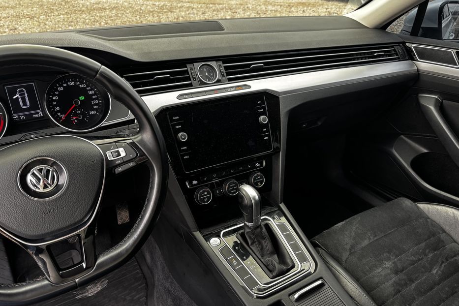 Продам Volkswagen Passat B8 2018 года в Львове