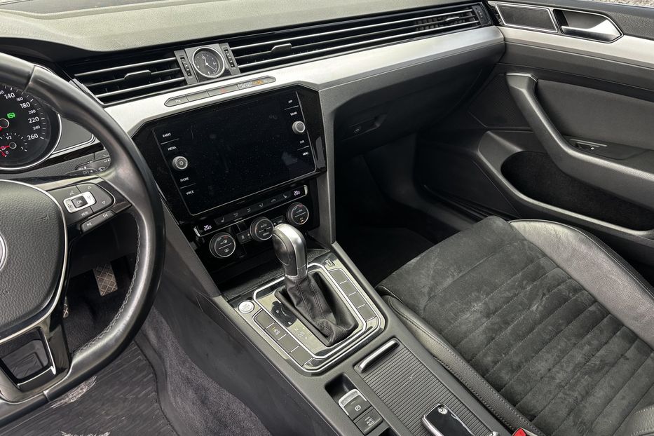 Продам Volkswagen Passat B8 2018 года в Львове