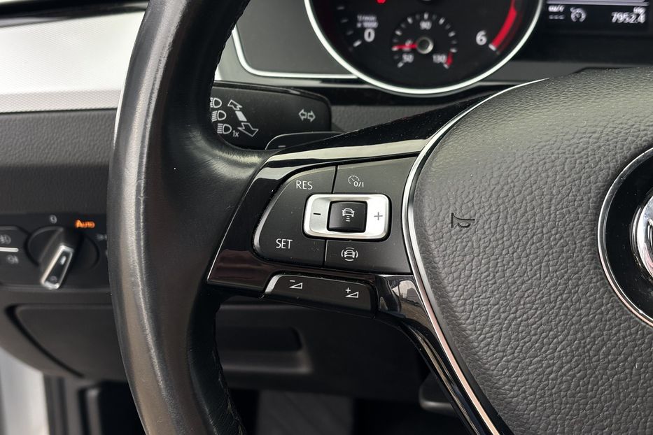 Продам Volkswagen Passat B8 2018 года в Львове