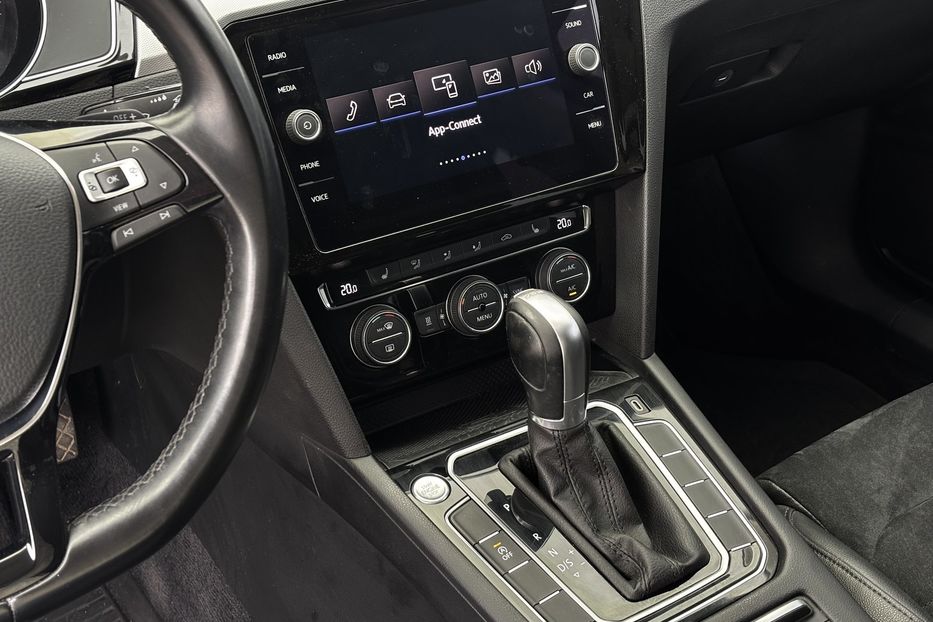 Продам Volkswagen Passat B8 2018 года в Львове