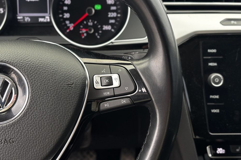 Продам Volkswagen Passat B8 2018 года в Львове