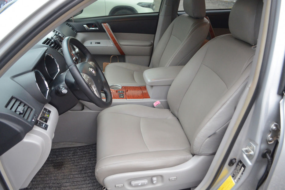 Продам Toyota Highlander 3.5 AT 4WD 270 л.с. 2008 года в Киеве