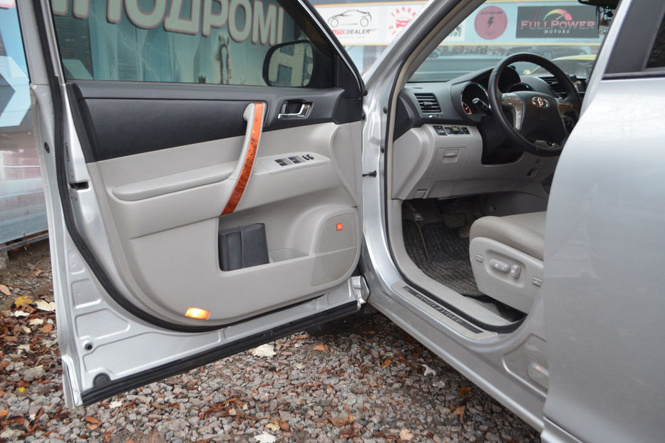 Продам Toyota Highlander 3.5 AT 4WD 270 л.с. 2008 года в Киеве