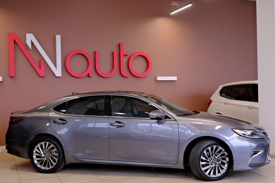 Продам Lexus ES 300 Hybrid 2014 года в Одессе