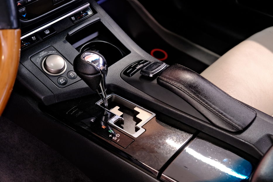 Продам Lexus ES 300 Hybrid 2014 года в Одессе