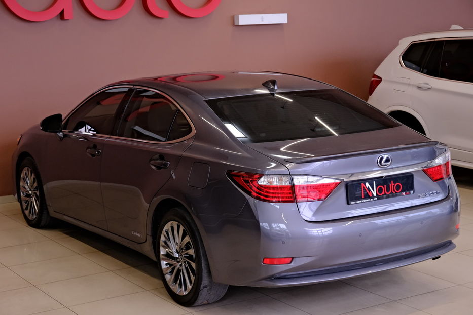 Продам Lexus ES 300 Hybrid 2014 года в Одессе